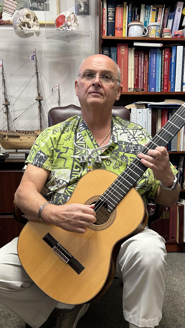 Martin Ters - dentist, guitarist, luthier